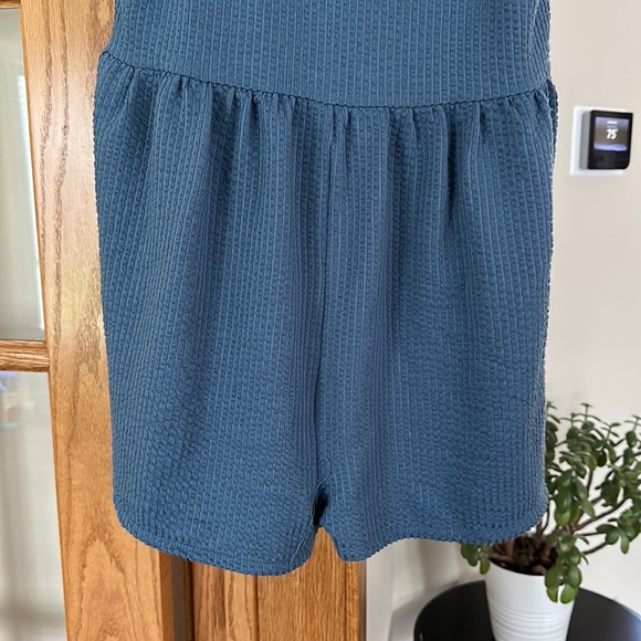 Urban outfitters blue romper, ties on shoulders, waffle material - Picture 4 of 4
